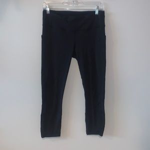 Lululemon cropped black leggings with pockets. Size 6